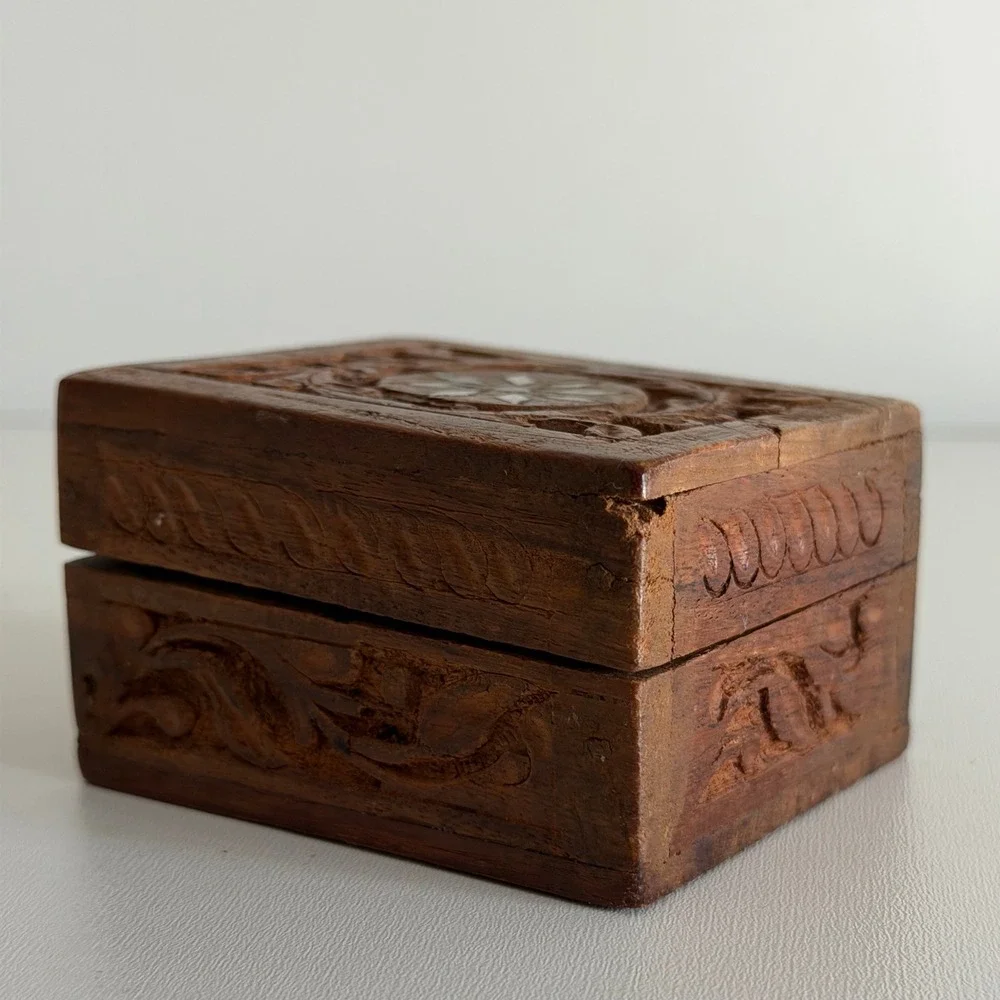 Vintage Handcarved Wood Box Jewelry Small Brown Floral Ornate Primitive‎